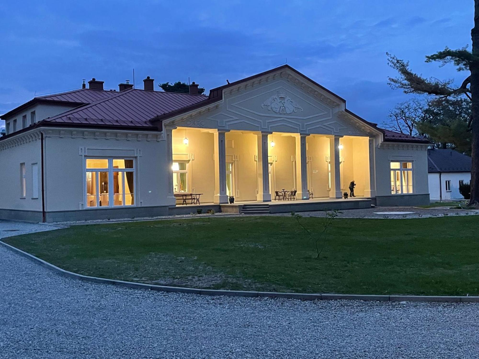 Palac Zbylitowskich Zbylitowska Gora Экстерьер фото